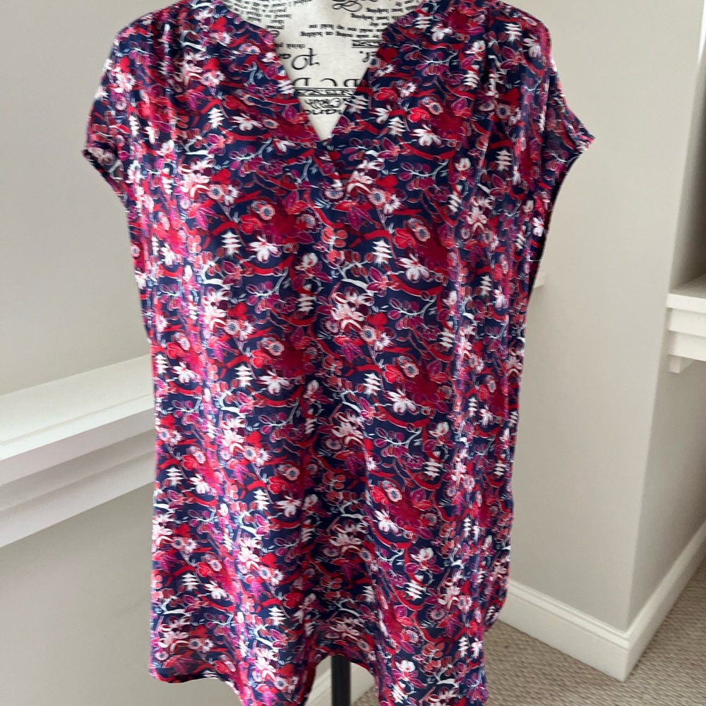Soft flowered cap sleeve v neck top